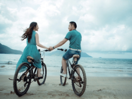 miłość od pierwszego wejrzenia, para na rowerach